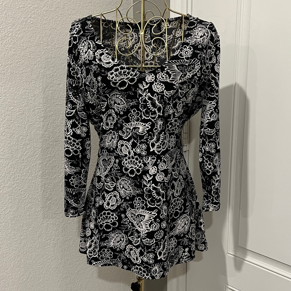 Apostrophe Black and White Floral Stretch Top